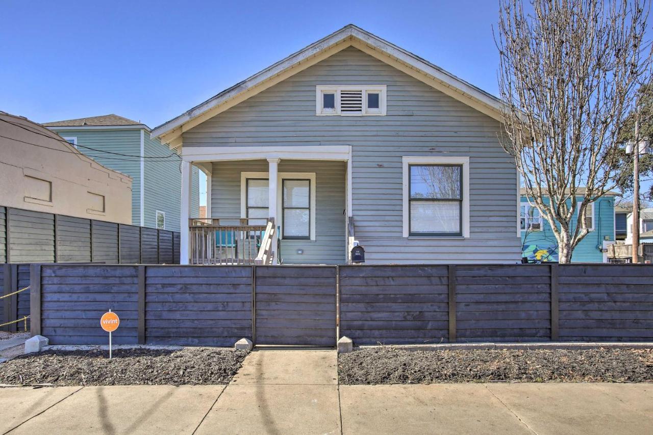 Cozy Beach Bungalow Near Galveston Seawall And Pier Extérieur photo