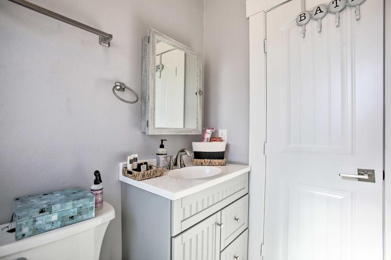 Cozy Beach Bungalow Near Galveston Seawall And Pier Extérieur photo